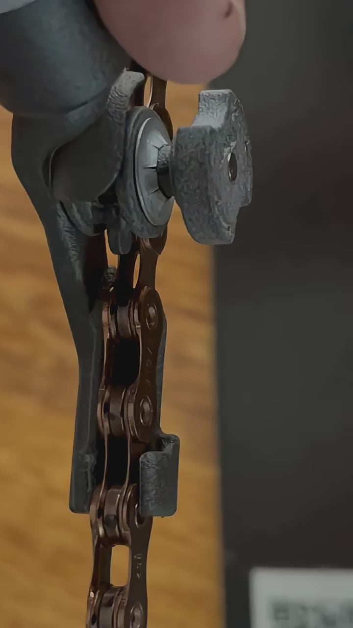 Load video: The Right way and Wrong way to Lube your Chain.